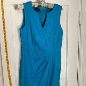 Blue lined sleeveless dress